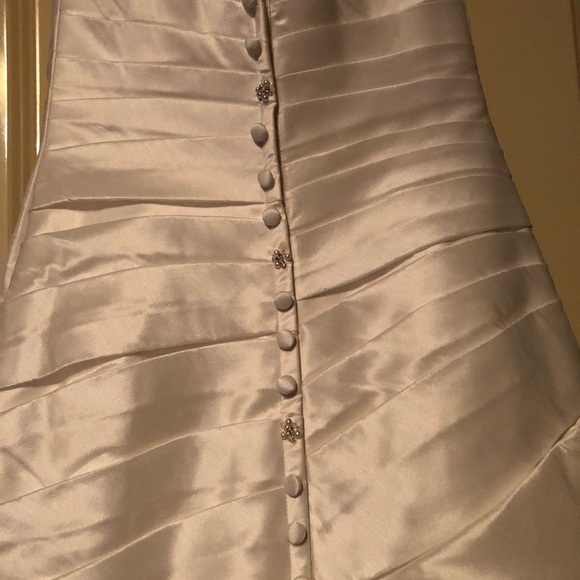 Allure bridals wedding gown - Picture 5 of 8